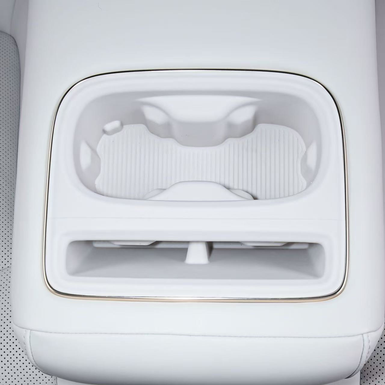 Xpeng P7+ Rear Drain Cup Holder